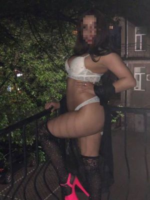 Лана — страпон, урологический массаж