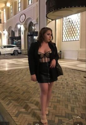 Ника — страпон, урологический массаж